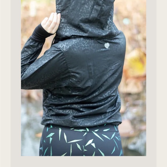 ZYIA Black leopard athletic windbreaker full zip adjustable waist (bin E) - Picture 4 of 10